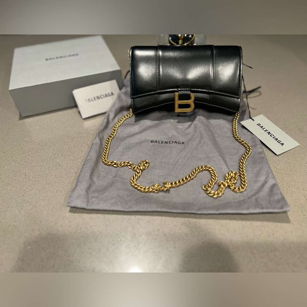 NWT Authentic Balenciaga Hourglass Wallet On Chain